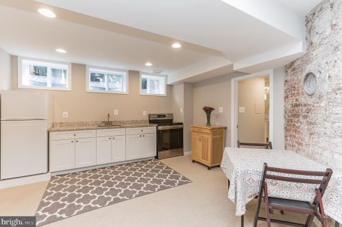 206 S St, Washington DC  20002-1571 exterior