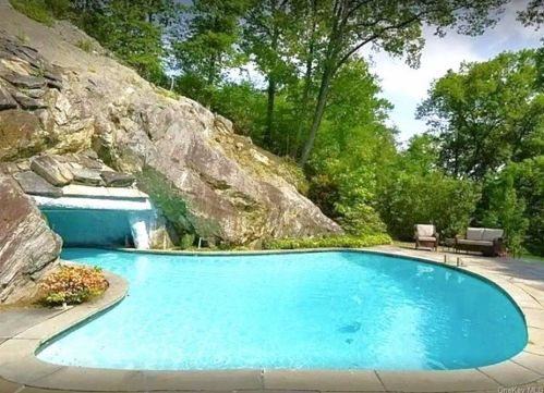 28 Wrights Mill Rd, Armonk NY  10504-1130 exterior