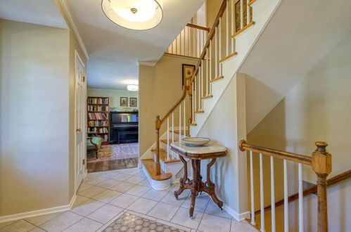 6 Knollwood Dr, Pittsburgh, PA 15215-1637