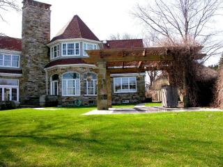 10500 Edgewater Dr, Cleveland OH  44102-6128 exterior