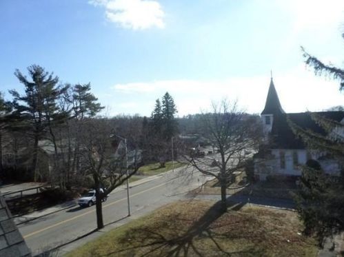 32 Burncoat St, Worcester MA 01605-1814 exterior