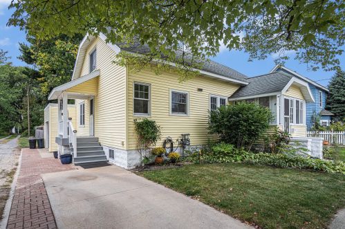 2185 Moon St, Meskegon MI 49441-1551 exterior