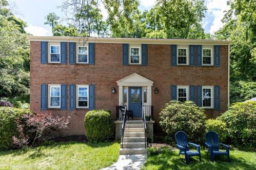 2002 Garrick Dr, Pittsburgh, PA 15235-5031