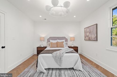 4420 Fessenden St, Washington DC  20016-4054 exterior