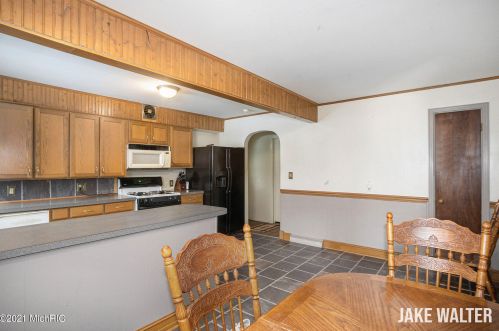 2392 Thornwood St, Wyoming MI exterior