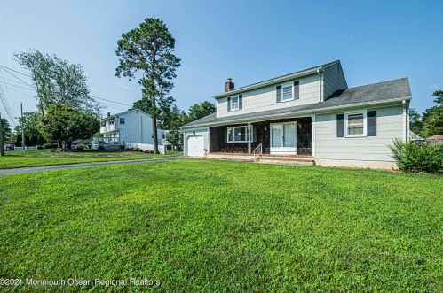 1945 Sweetwood Dr, Lacey, NJ 08731-3948