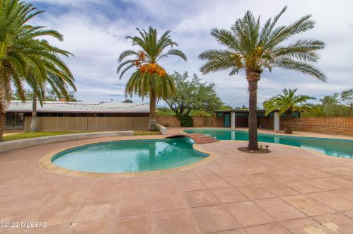 3380 Arroyo Chico, Tucson AZ  85716-5813 exterior