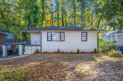 2696 Loghaven Dr, Atlanta, GA 30318-7411