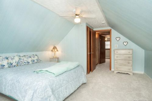 8 Arthur Ave, Enfield CT 06082-2502 exterior