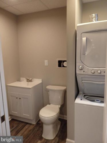 33 Hellertown Ave, Quakertown PA 18951-1727 exterior