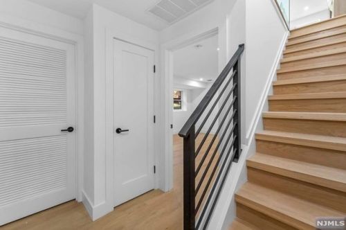 152 Morningside Ln, Palisades Park NJ 07650-1918 exterior