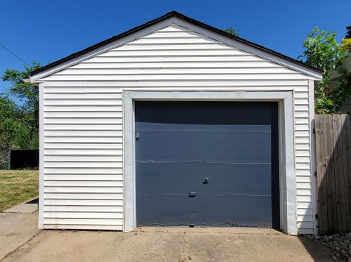 3746 61, Milwaukee WI 53216-2150 exterior