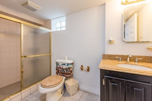 37 Lewis Ave, Waukegan IL 60087-4739 exterior