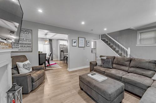 1323 Bellaire Pl, Pittsburgh PA  15226-1829 exterior