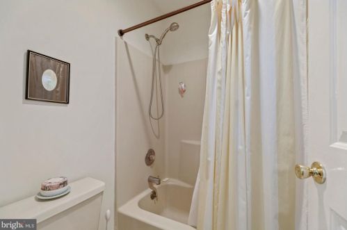 216 Northbrook Dr, Media PA 19063-5124 exterior