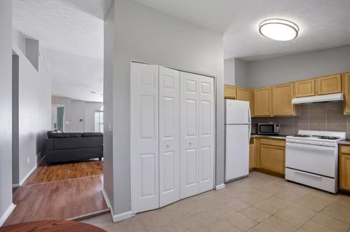 305 Emerald Grn Ct, Atlanta GA 30349-8423 exterior