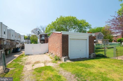 5817 Henry Ave, Philadelphia PA  19128-1702 exterior