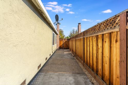 4636 Mia Cir, San Jose CA 95136-2325 exterior