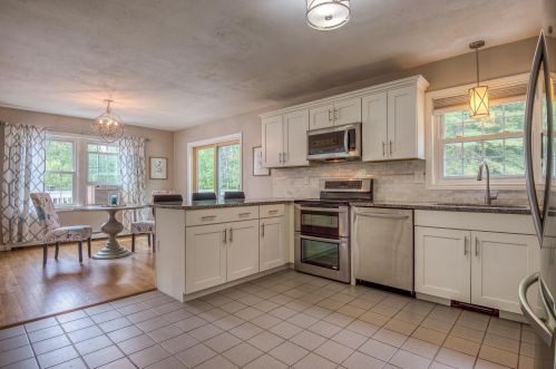 5 Styles Dr, Concord NH 03301-8634 exterior