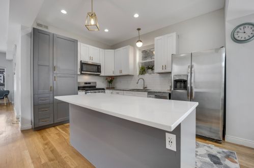 2823 Ridgeway Ave, Chicago IL 60625-6006 exterior