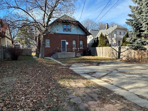 2410 Sherman Blvd, Milwaukee WI  53210-2946 exterior