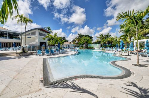 30 Gln Dr, Boynton Beach FL 33436-6208 exterior