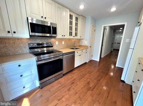 7623 Coddle Hbr Ln, Rockville MD 20854-3253 exterior