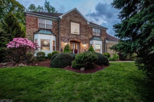 37 Tall Timber Dr, Morristown, NJ 07960-2619