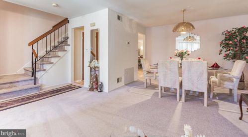 35 Aspen Dr, New Brunswick NJ 08902-1052 exterior