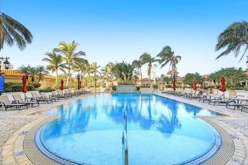 6597 Nicholas Blvd, Naples FL 34108-7264 exterior