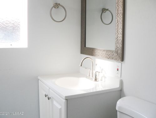 6462 Calle Luna, Tucson AZ  85710-5626 exterior