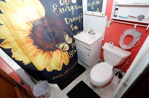 2943 Newhall St, Milwaukee WI 53211-3224 exterior