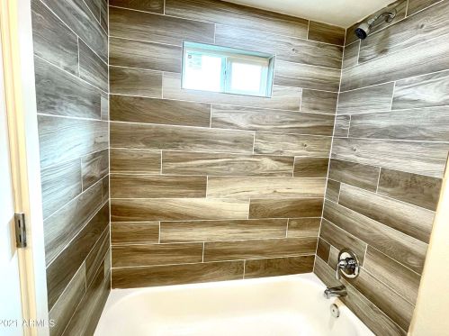 810 27th Ave, Phoenix AZ 85027-1805 exterior