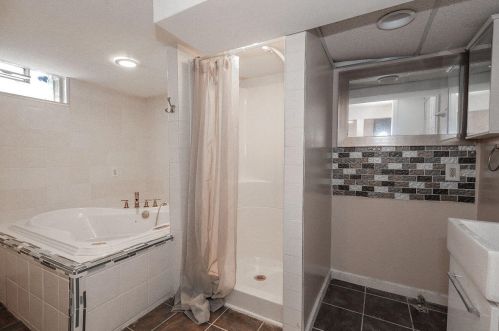 7046 58, Milwaukee WI 53218-4247 exterior