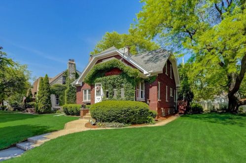 2180 Livingston Ter, Milwaukee, WI 53219-1338