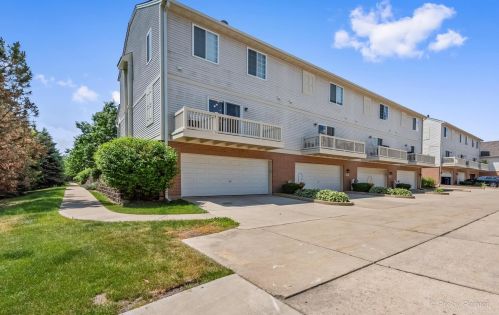 879 Pheasant Trl, Saint Charles IL  60174-8802 exterior