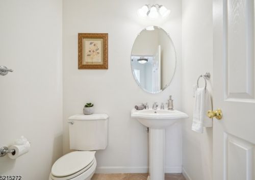 31 Baxter Ln, Town Center NJ 07052-1430 exterior