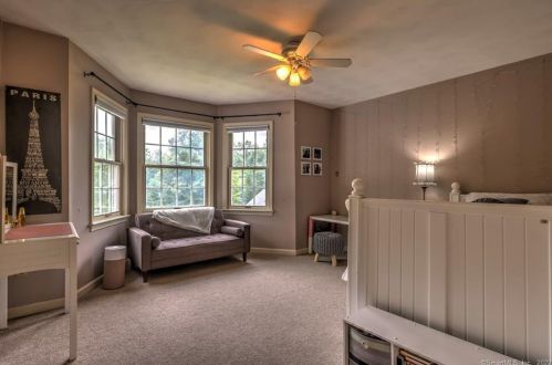 55 Mtn Brk Rd, North Haven CT 06473-1019 exterior