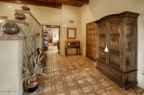 4820 Camino Escuela, Tucson AZ 85718-5914 exterior