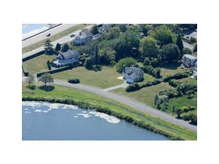 183 Old Beach Rd, Middletown, RI 02840-3356