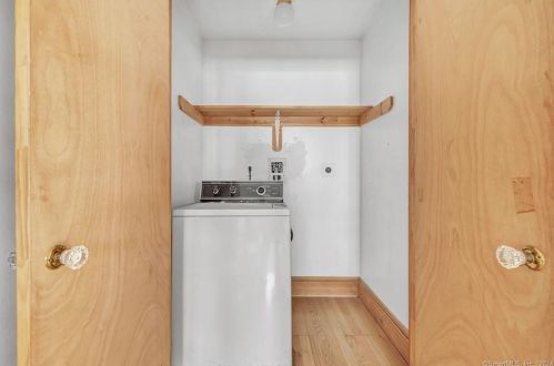 251 Flax Hl Rd, Norwalk CT 06854-2505 exterior