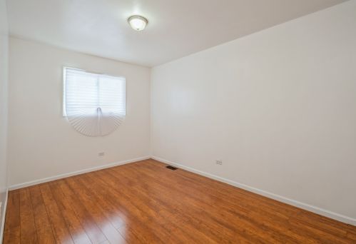 68 95th St, Chicago IL 60617-5053 exterior