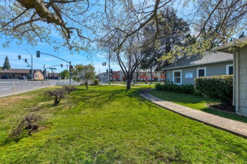 102 Natoma St, Folsom CA 95630-3011 exterior