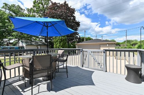 2965 99, Milwaukee WI 53227-3674 exterior