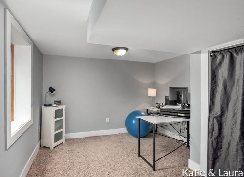 1243 Northlawn St, Grand Rapids MI 49505-3866 exterior