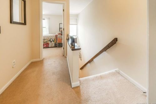 186 Metacomet Dr, Meriden CT 06450-3571 exterior