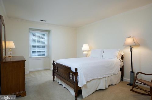 13508 Maidstone Ln, Rockville MD 20854-1030 exterior