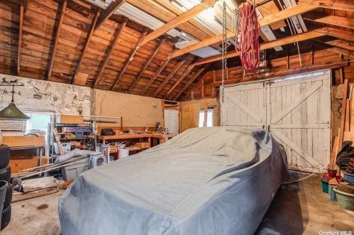 178 Burr Rd, Commack NY 11725-1809 exterior