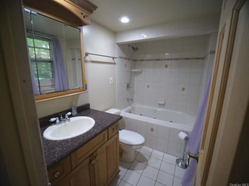 815 Tulip Dr, Valley Cottage NY 10989-2204 exterior