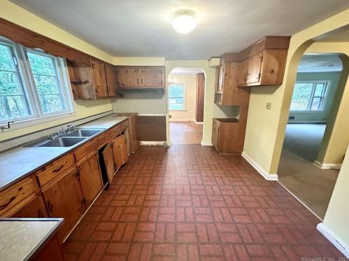 19 Kulas Ter, Seymour CT 06483-2715 exterior